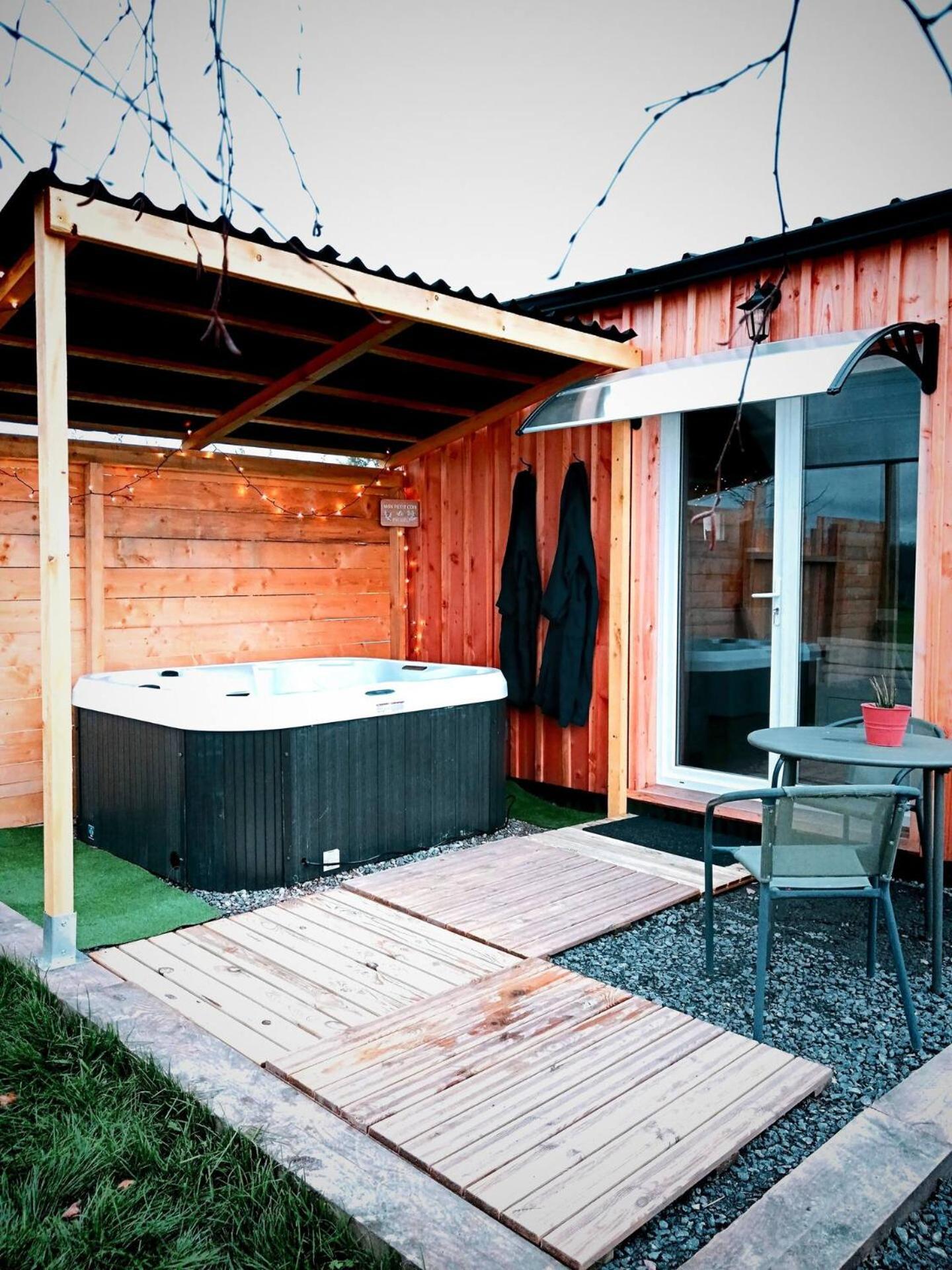 Chalet Cosy Avec Option Jacuzzi Saint-Genes-de-Fronsac Exteriör bild