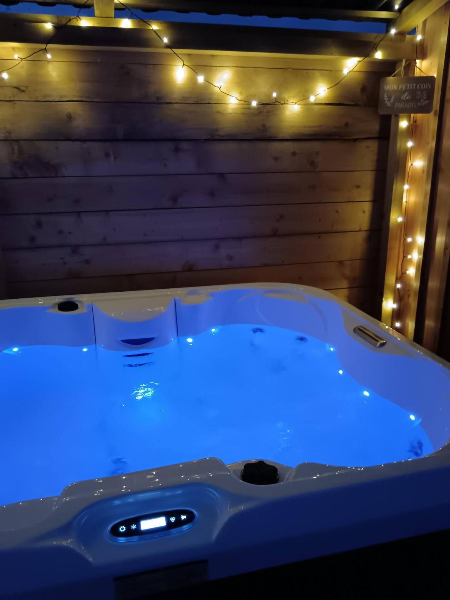 Chalet Cosy Avec Option Jacuzzi Saint-Genes-de-Fronsac Exteriör bild